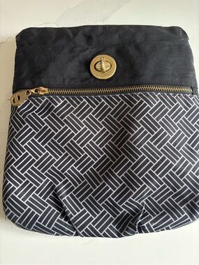 Baggallini Hanover Black & White Geometric Crossbody with Gold Hardware